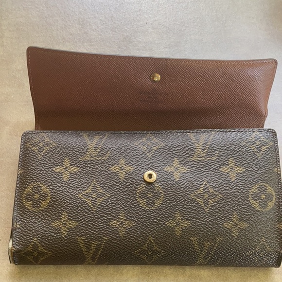 Louis Vuitton Wallet - Picture 11 of 14